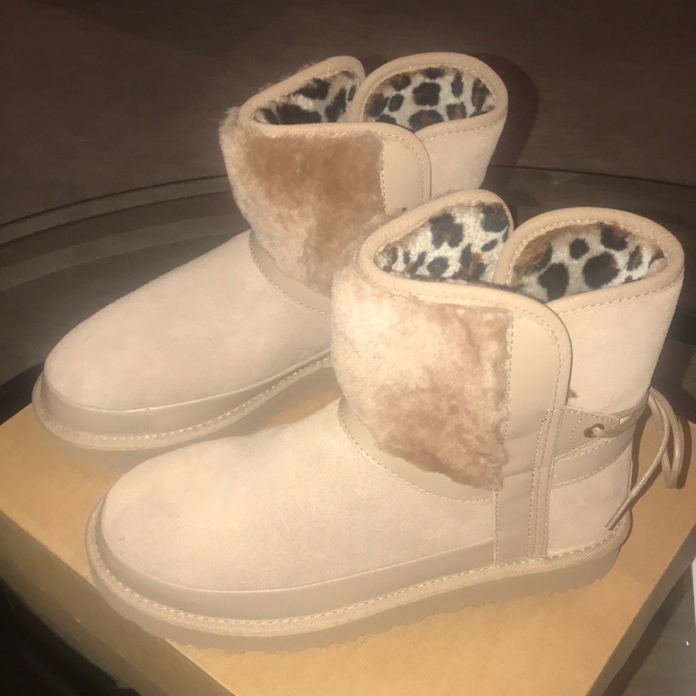 NIB UGG boots, lined with leopard on inside.